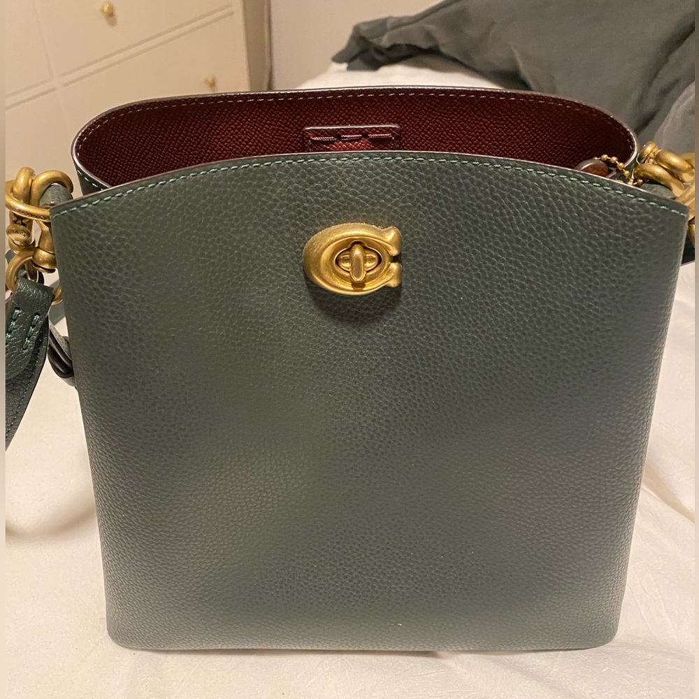 Coach Willow Bucket Bag in green/brass